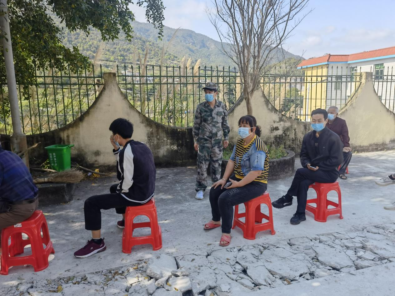 退伍老兵退役不褪色，助力全员核酸检测 